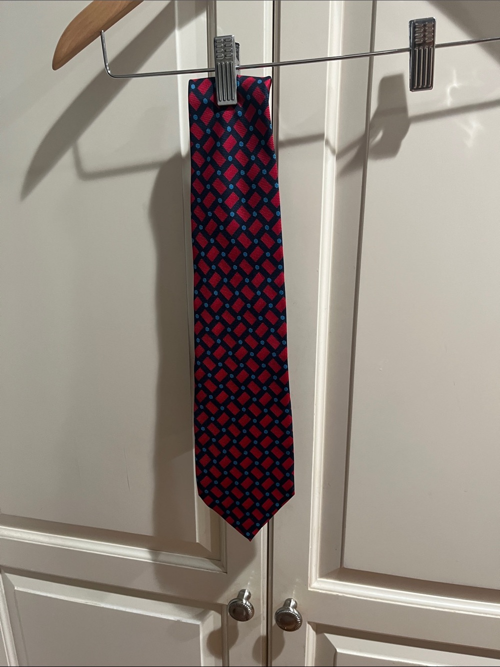 Men's Red Diamond-Pattern Tie with Blue Accents